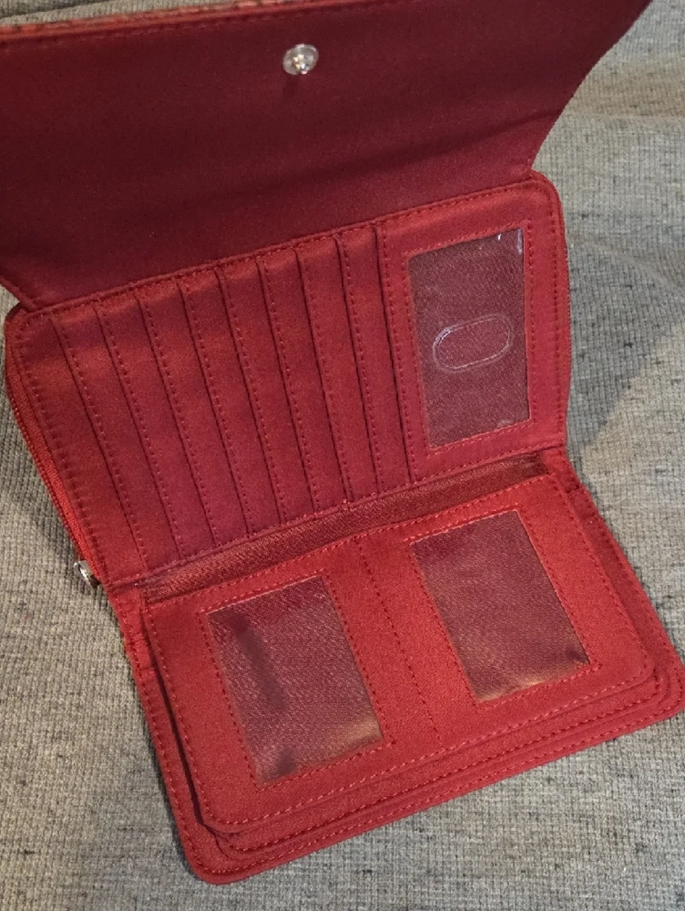 Red Croc-Embossed Faux Leather Multi-compartment Wallet - Picture 4 of 7